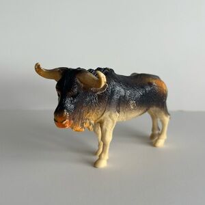 Wildebeest Gnu Toy Figure Safari Animal Antelope Jungle Creature Figurine Gray